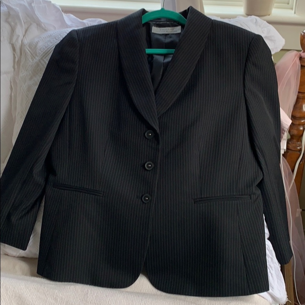 Tahari blazer